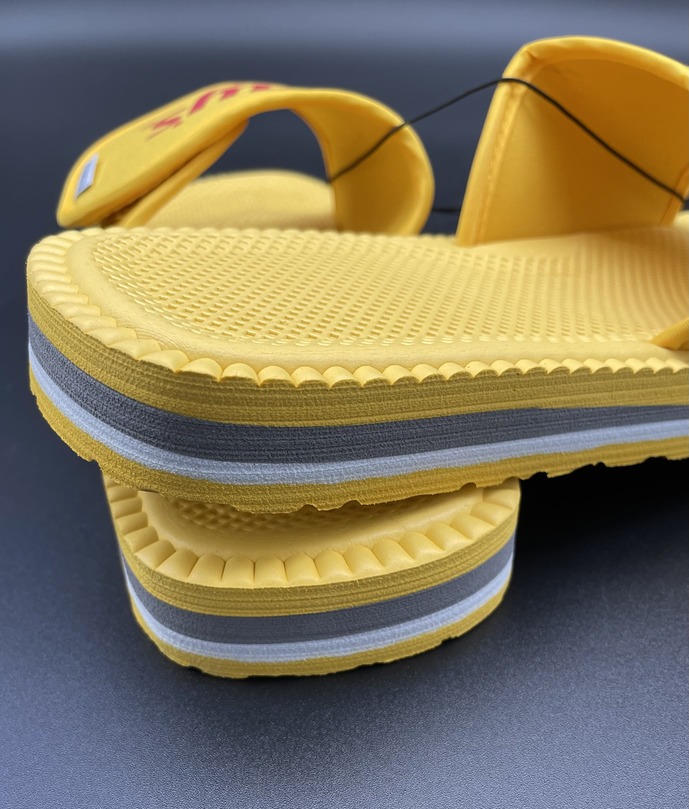 Žluté pantofle s potiskem - STUDIO MARTY